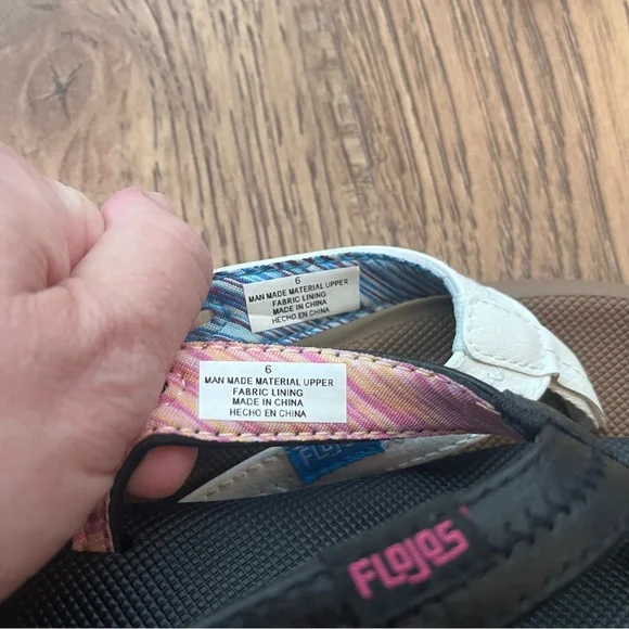 2 pairs of LIKE NEW Women’s Flojos sandals - Picture 4 of 5